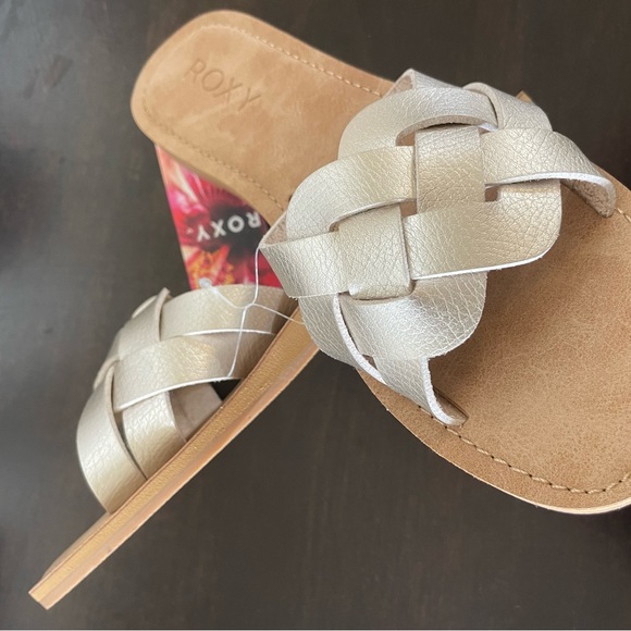 Roxy Champagne Sandals NWT size 7 and 8 - Picture 2 of 3